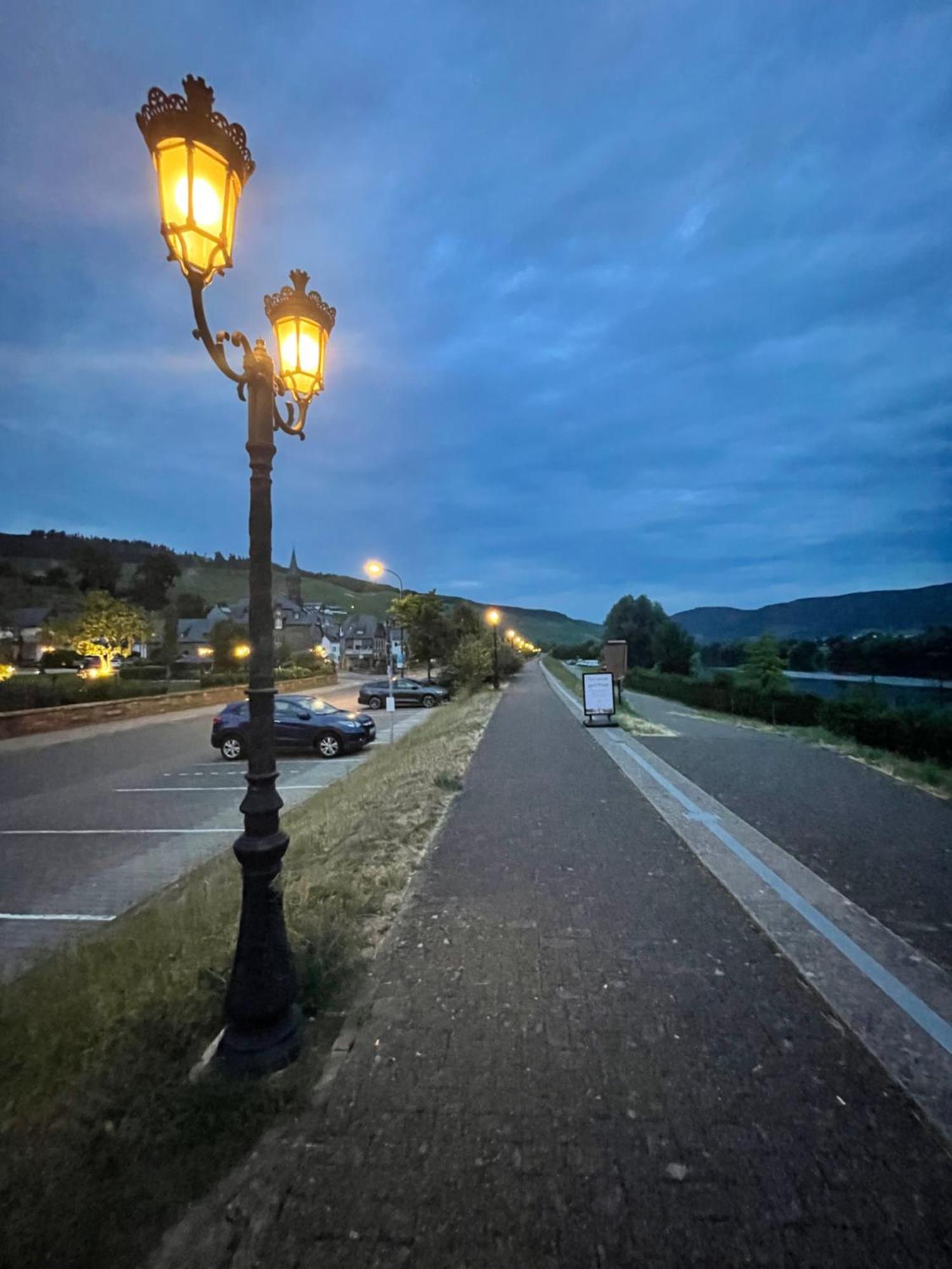 Moderne Ferienwohnung Zur Schlosshoehe Lieser Esterno foto