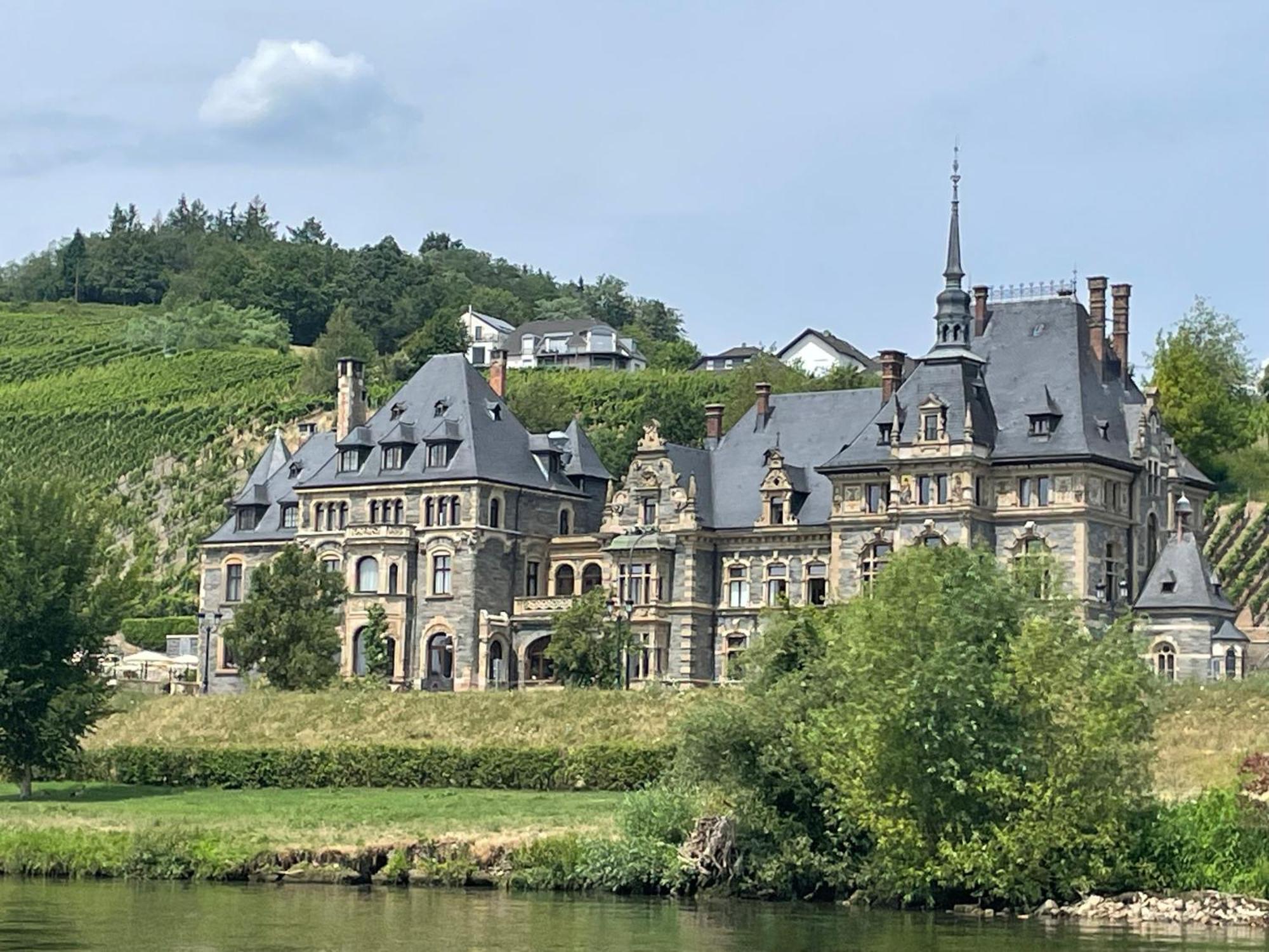 Moderne Ferienwohnung Zur Schlosshoehe Lieser Esterno foto